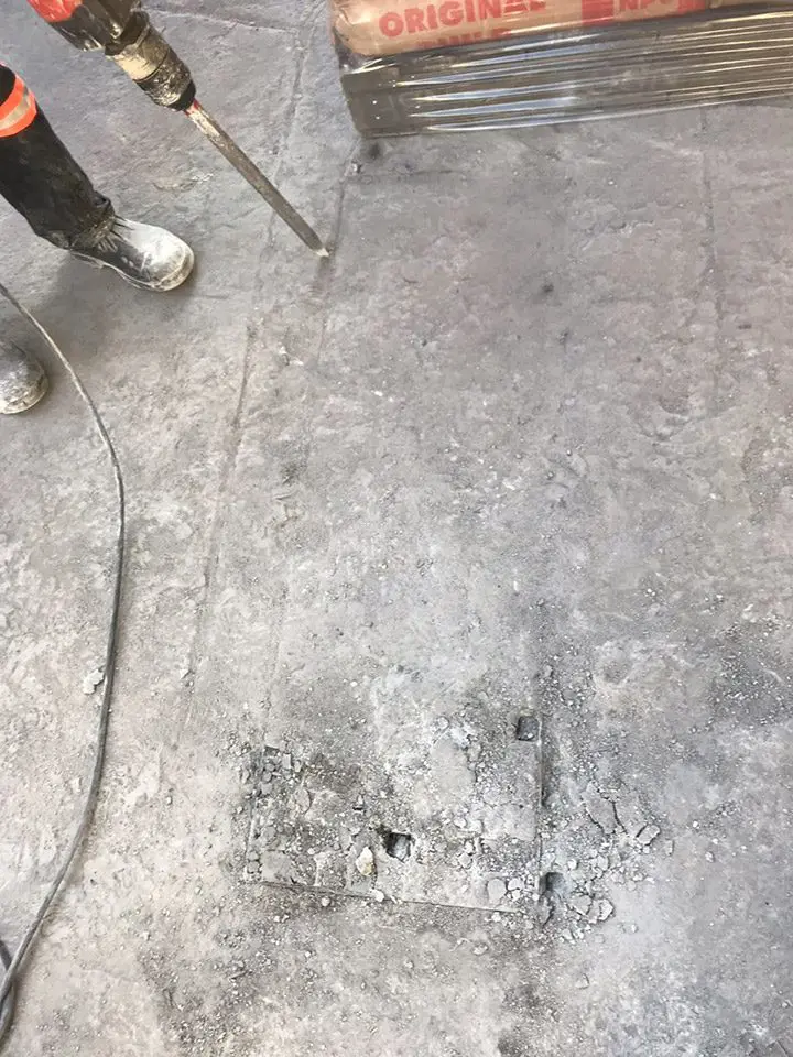  

كيف يمكن تسليك مواسير الصرف من الاسمنت؟
يمكن تسليك مواسير الصرف من الاسمنت من خلال استخدام بعض الأدوات والأساليب. قد تحتاج إلى استخدام سباكة خاصة أو تقنية مثل الصب في المواسير، بالإضافة إلى استخدام المياه الساخنة أو المحاليل الكيميائية المناسبة التي تساهم في إذابة الانسداد. تأكد من اتباع إجراءات السلامة المناسبة خلال معالجة المشكلة.
