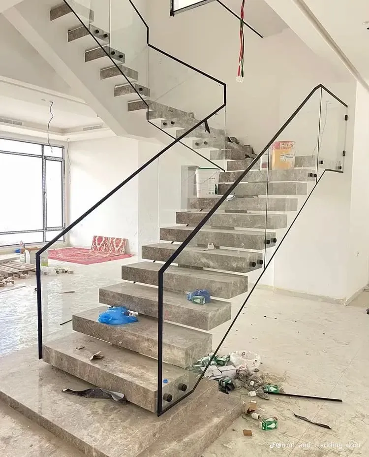 تركيب زجاج سكريت بابها